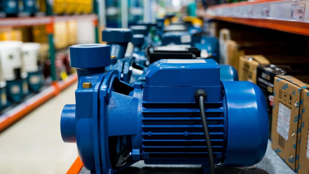 Pompe de surface auto-amorçante : polyvalence pour la maison et l’industrie !