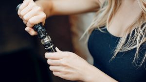 Maîtriser l’utilisation de la e-cigarette avec e-liquide : techniques et précautions à connaître